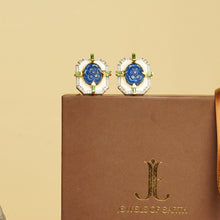 Blue sapphire carving earing